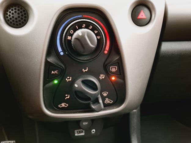 TOYOTA Aygo 1.0 VVT-I X-PLAY  