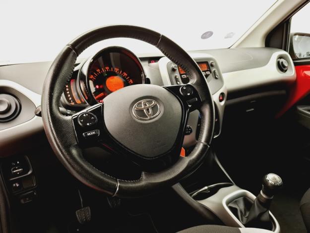 TOYOTA Aygo 1.0 VVT-I X-PLAY  