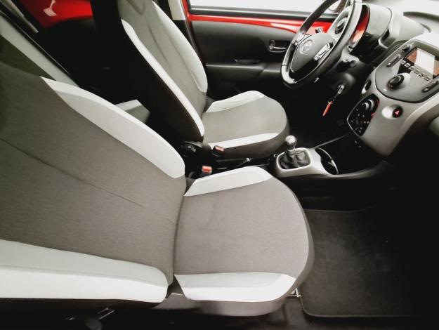 TOYOTA Aygo 1.0 VVT-I X-PLAY  