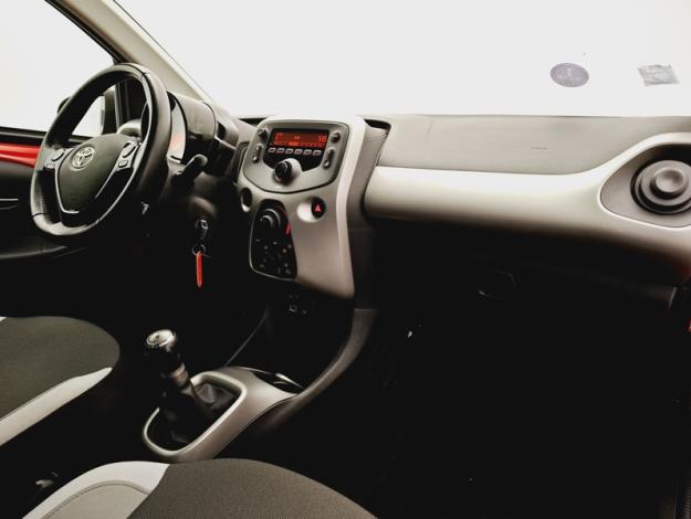 TOYOTA Aygo 1.0 VVT-I X-PLAY  