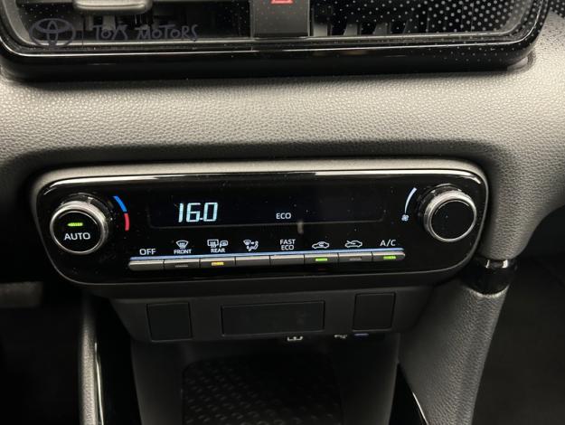 TOYOTA Yaris 1.5 116H DESIGN   