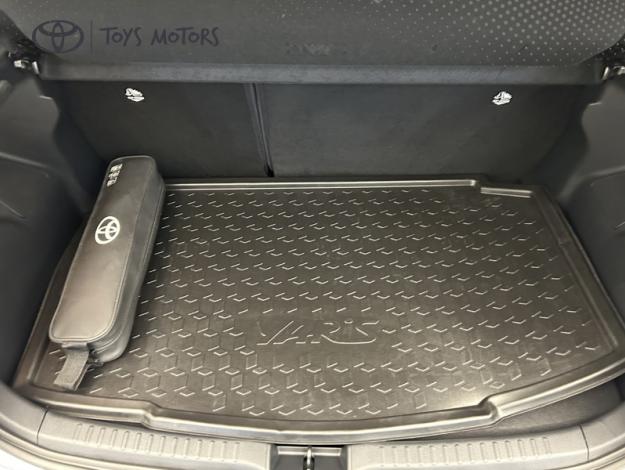 TOYOTA Yaris 1.5 116H DESIGN   