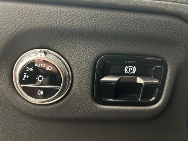 MERCEDES-BENZ EQS SUV 450 4MATIC SUV AMG Line  Gris Alpin / Hyperscreen