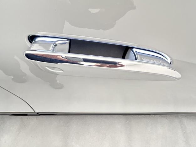 MERCEDES-BENZ EQS SUV 450 4MATIC SUV AMG Line  Gris Alpin / Hyperscreen