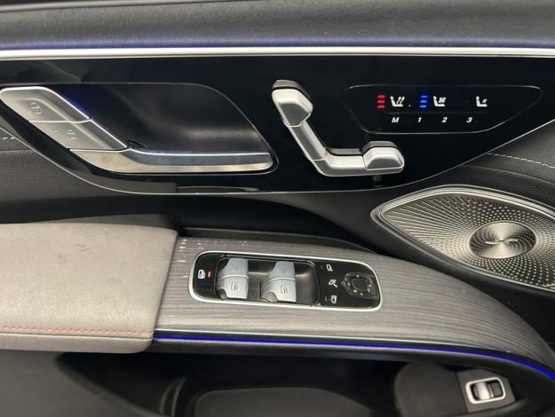MERCEDES-BENZ EQS SUV 450 4MATIC SUV AMG Line  Gris Alpin / Hyperscreen