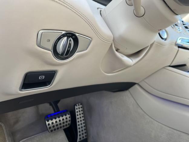 MERCEDES-BENZ Třída S S 500 4MATIC kupé (12/18)