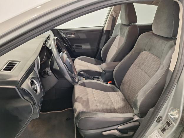TOYOTA Auris Hybrid Collection  