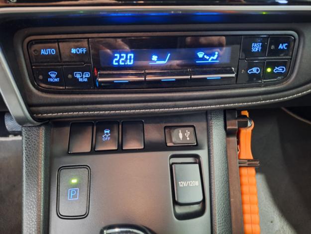 TOYOTA Auris Hybrid Collection  