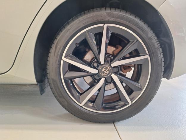TOYOTA Auris Hybrid Collection  