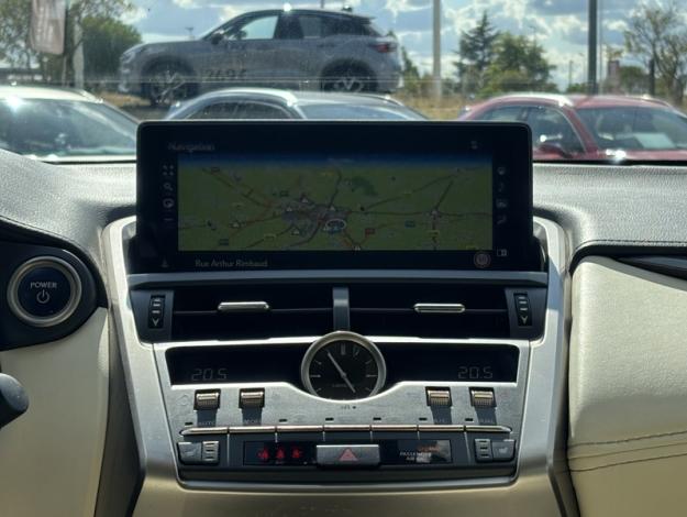 LEXUS NX 2.5 300H Luxe 4WD / Pano  