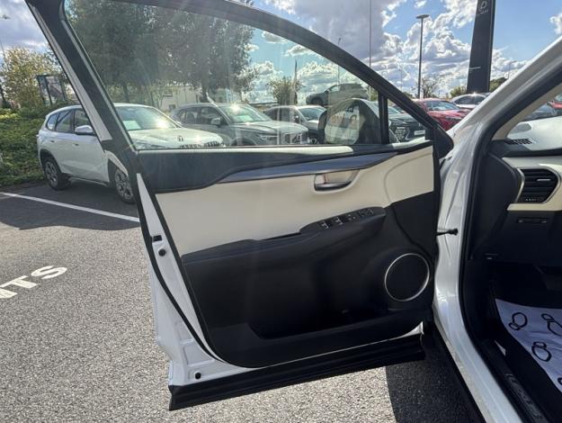 LEXUS NX 2.5 300H Luxe 4WD / Pano  