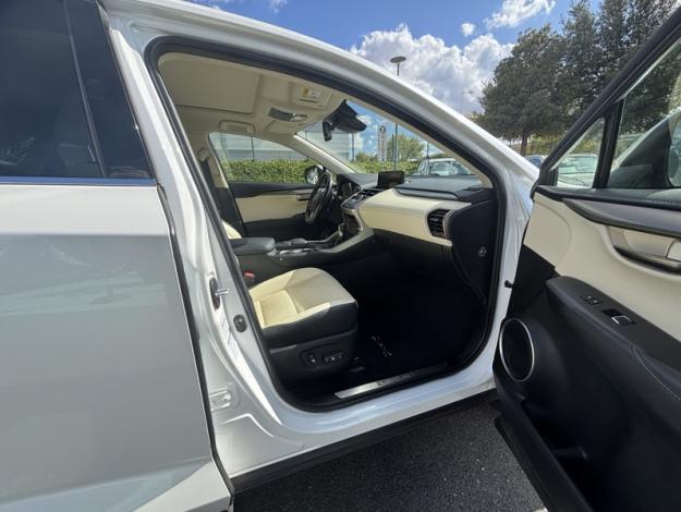 LEXUS NX 2.5 300H Luxe 4WD / Pano  