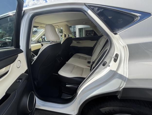 LEXUS NX 2.5 300H Luxe 4WD / Pano  