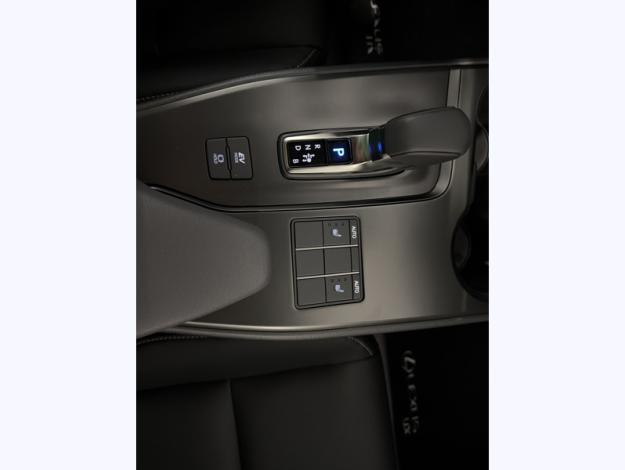 LEXUS UX 300h 2WD F SPORT Design  UX 300H HYBRIDE 2WD MC F SPORT DESIGN MY26