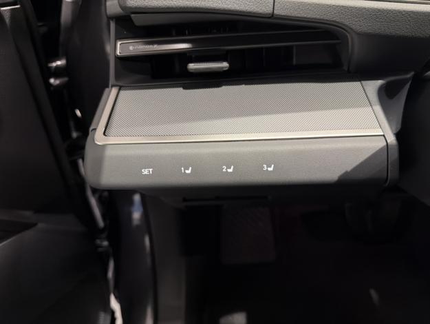 LEXUS ES 300H LUXE  ES 300H HYBRIDE 2WD LUXE PACK INNO NG26 VD