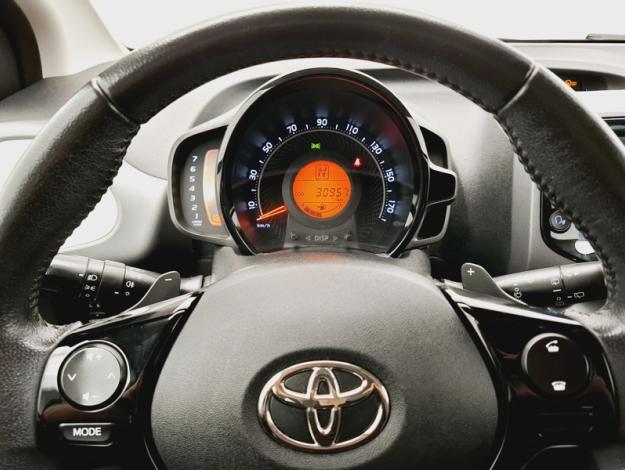 TOYOTA Aygo 1.0 VVT-i xshift  x-play   BVA5