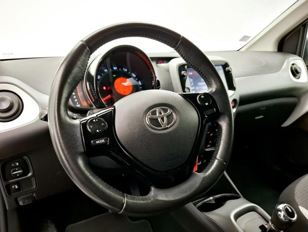 TOYOTA Aygo 1.0 VVT-i xshift  x-play   BVA5