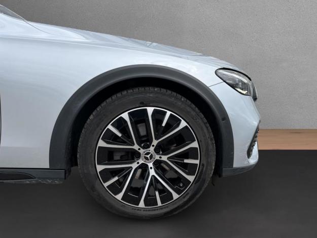 MERCEDES-BENZ Třída E E 220 d 4MATIC All-Terrain Night (9/18)
