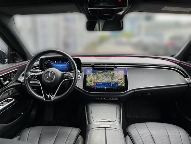 MERCEDES-BENZ Třída E E 220 d 4MATIC All-Terrain Night (14/18)