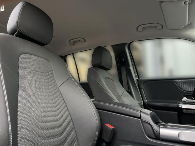 MERCEDES-BENZ GLB 200 d 4MATIC (16/18)