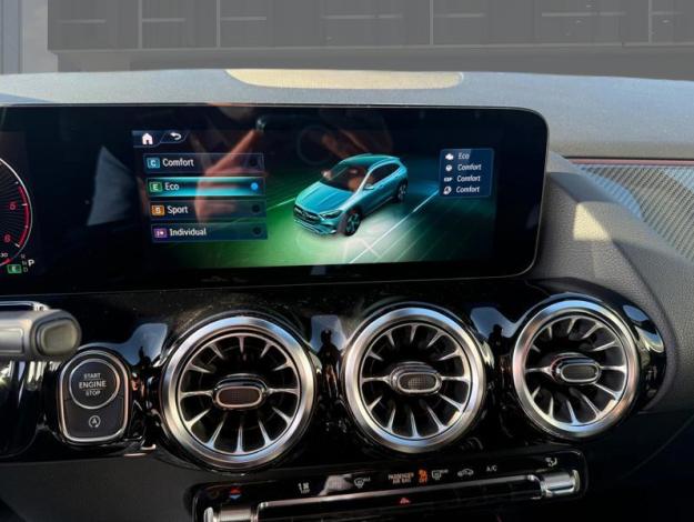 MERCEDES-BENZ GLA 200 d AMG Line  