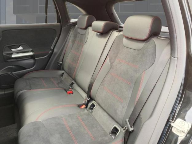 MERCEDES-BENZ GLA 180 AMG Line   Star Edition