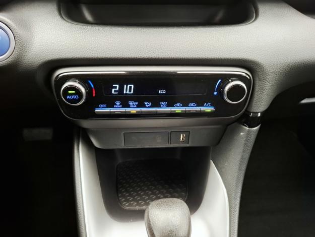 TOYOTA Yaris 116h Design  PACK CONFORT 