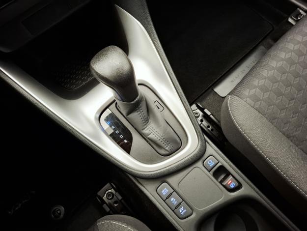 TOYOTA Yaris 116h Design  PACK CONFORT 