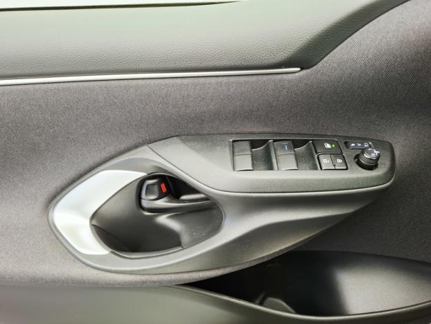 TOYOTA Yaris 116h Design  PACK CONFORT 