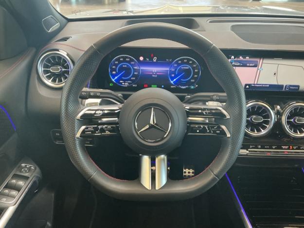 MERCEDES-BENZ EQB 250 + AMG Line 7 places Toit Pano  