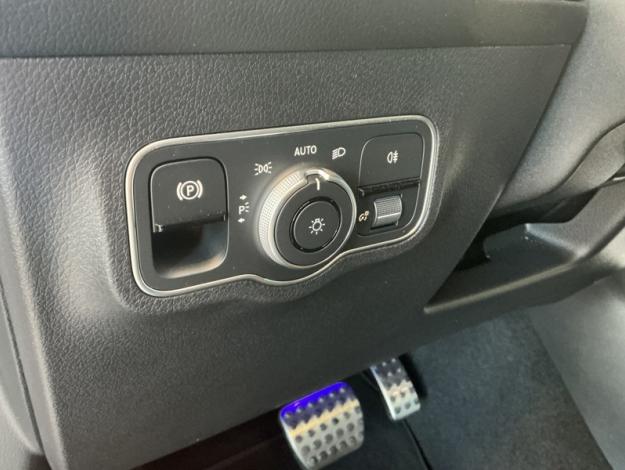 MERCEDES-BENZ EQB 250 + AMG Line 7 places Toit Pano  