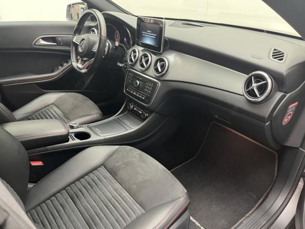 MERCEDES-BENZ CLA Coupé CLA 200 AMG Line  