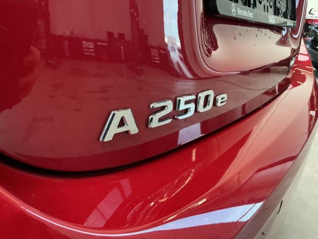 MERCEDES-BENZ A 250 e AMG Pack Night Toit Pano  