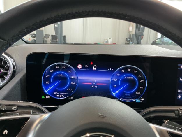 MERCEDES-BENZ EQA 250 + Luxury Line  