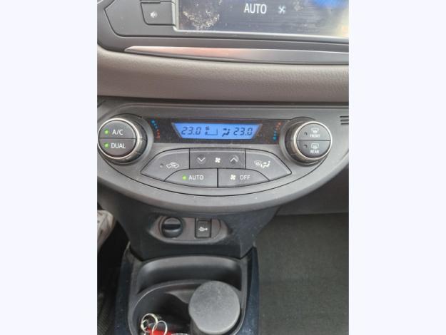 TOYOTA Yaris 1.5 VVT-I HYBRID Collection  100h