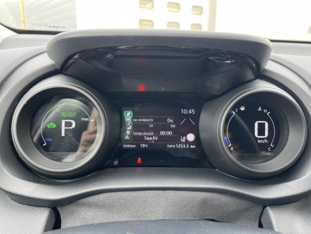 TOYOTA Yaris 116H DESIGN  