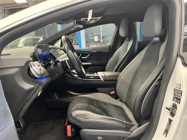 MERCEDES-BENZ EQE 350 AMG Line Toit Pano Burmester  