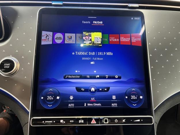MERCEDES-BENZ EQE 350 AMG Line Toit Pano Burmester  