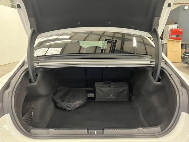 MERCEDES-BENZ EQE 350 AMG Line Toit Pano Burmester  