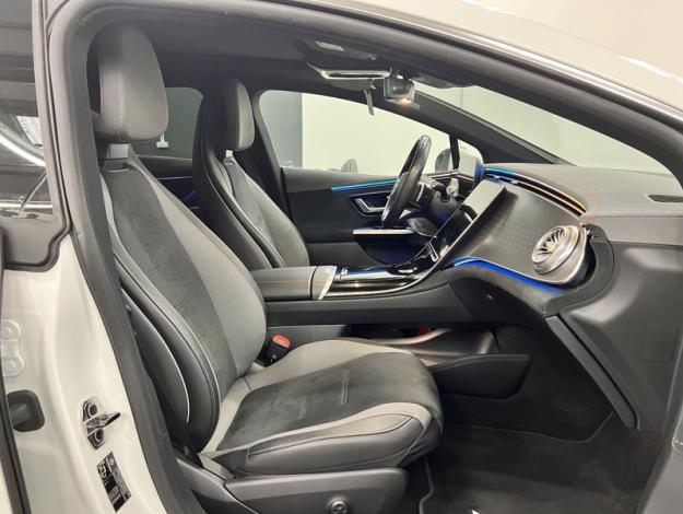 MERCEDES-BENZ EQE 350 AMG Line Toit Pano Burmester  