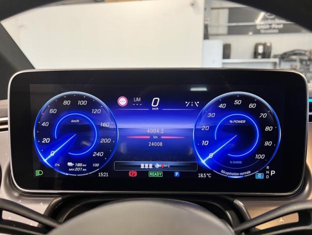 MERCEDES-BENZ EQE 350 AMG Line Toit Pano Burmester  