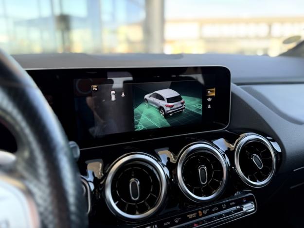 MERCEDES-BENZ GLA 200 d AMG Line  