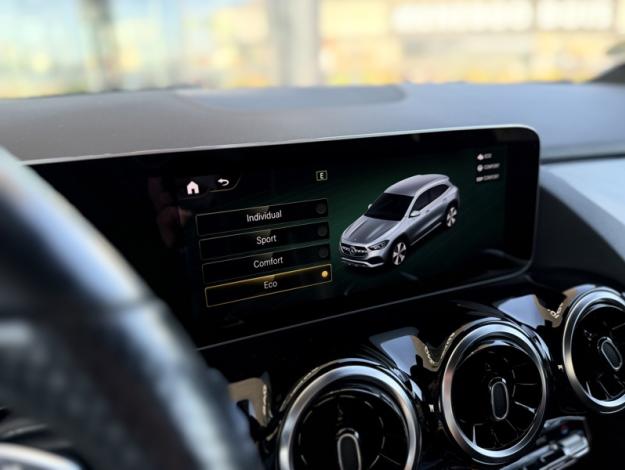 MERCEDES-BENZ GLA 200 d AMG Line  