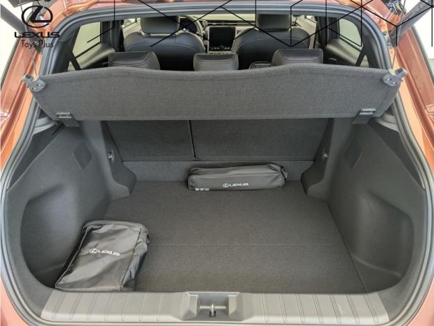 LEXUS LBX 1.5 136H 2WD Cool Pack Advanced  