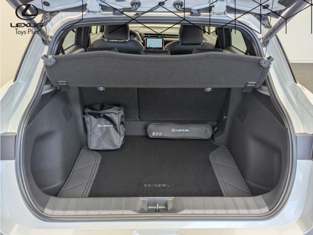 LEXUS LBX 1.5 136H 2WD Vibrant Edition  