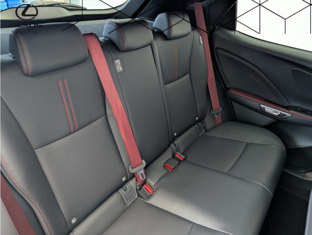 LEXUS LBX 1.5 136H 2WD Vibrant Edition  
