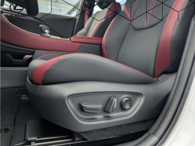 LEXUS LBX 1.5 136H 2WD Vibrant Edition  