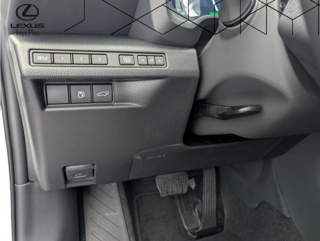 LEXUS LBX 1.5 136H 2WD Vibrant Edition  