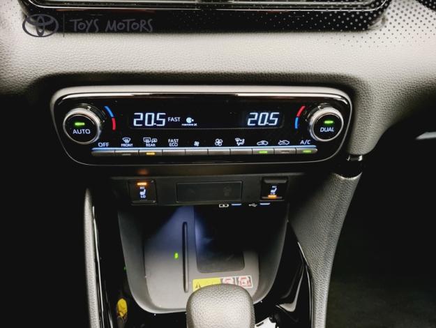 TOYOTA Yaris 1.5 130H COLLECTION   PACK TECHNO