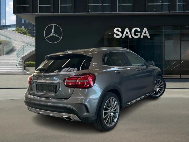 MERCEDES-BENZ GLA 180 AMG Line Toit Pano  